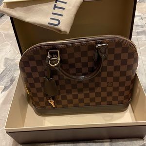 ❤️Authentic❤️ Louis Vuitton Alma PM Damier Ebene N53151 Like new it was a gift.